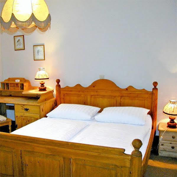 Hotel Refrather Hof Бергиш-Гладбах Экстерьер фото